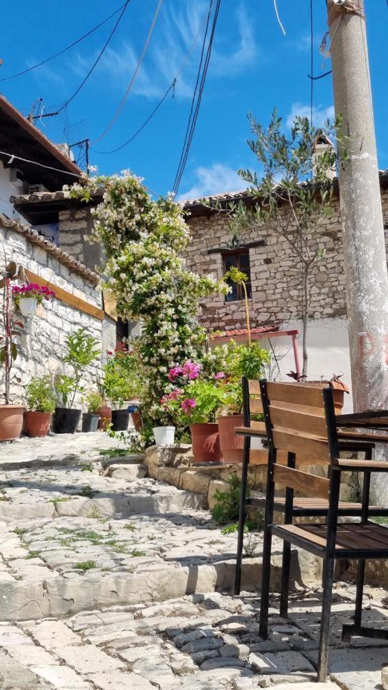 Old Town Hava Baci Hotel Berat Exterior photo